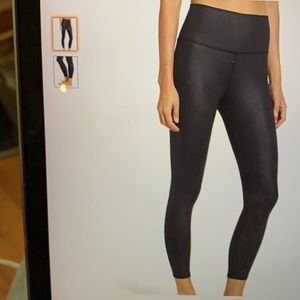 ALO Yoga - High Waist Airbrush 7/8 Leggings